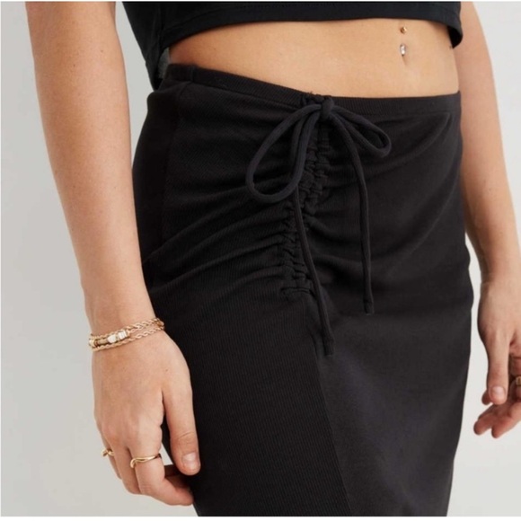 ISO! Black Aerie Beach Walk Midi Skirt in size small! - Picture 2 of 3